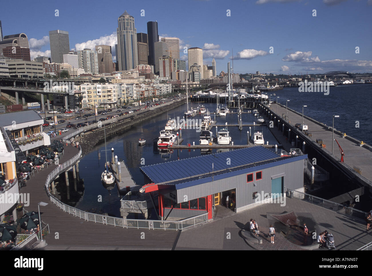 USA, Washington, Seattle Bell Street Pier und Hafen an der Elliott Bay, Downtown Seattle Stockfoto