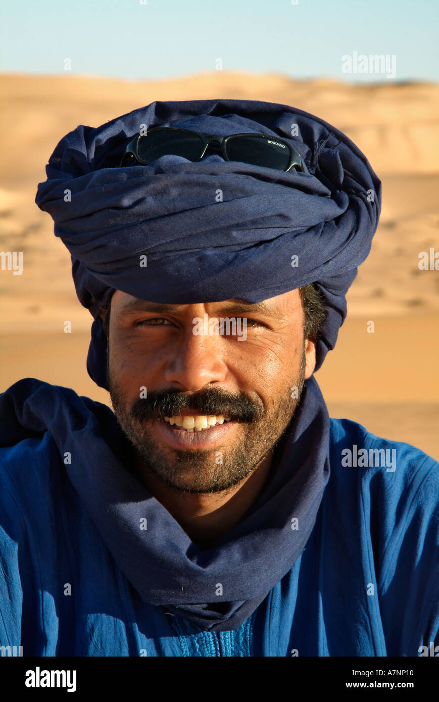 Tuareg Mann, Idehan Ubari Sand Meer, Wüste Sahara, Libyen Stockfoto