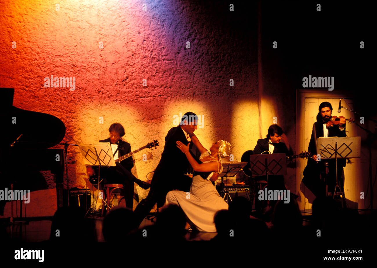Argentinien, Buenos Aires, Tango-Tänzer im Viejo Almacen club Stockfoto