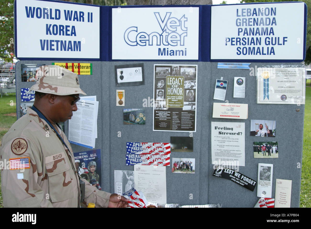 Miami Florida, Bayfront Park, Salute to Florida Heroes Festival, Festivalmesse, zu Ehren des Militärs, Ausstellungsausstellung Sammlung Schwarzer Erwachsener, Erwachsene, Mann Me Stockfoto