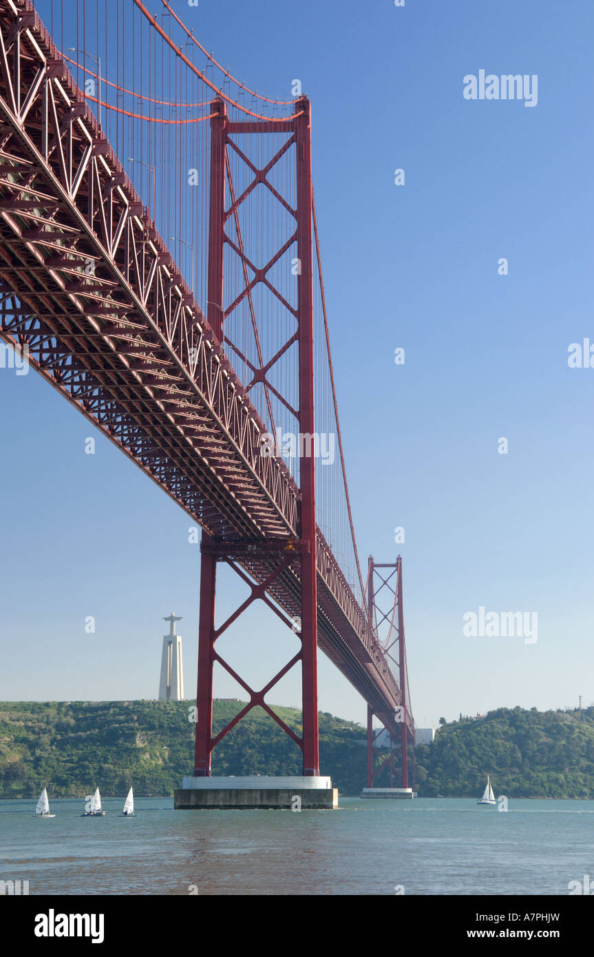 25. April Brücke über den Fluss Tejo, Lissabon, Portugal Stockfoto