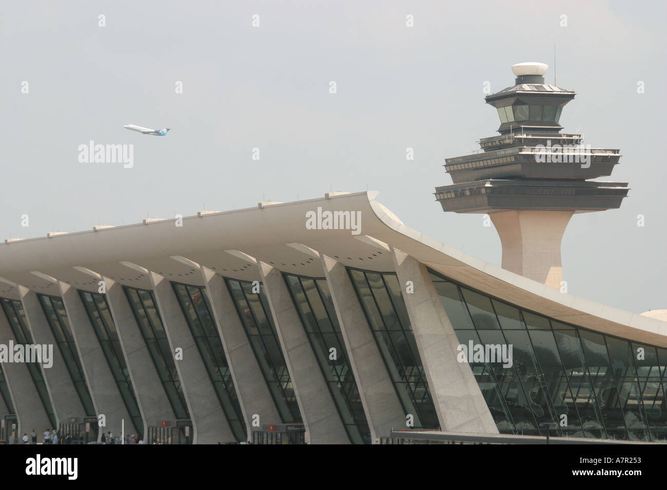 Virginia Washington Dulles Airport Handelsflug, fliegen, Fluggesellschaften, Terminal, Flugsicherungsturm, Gebäude, Architektur Transport, Flugzeug, Stockfoto