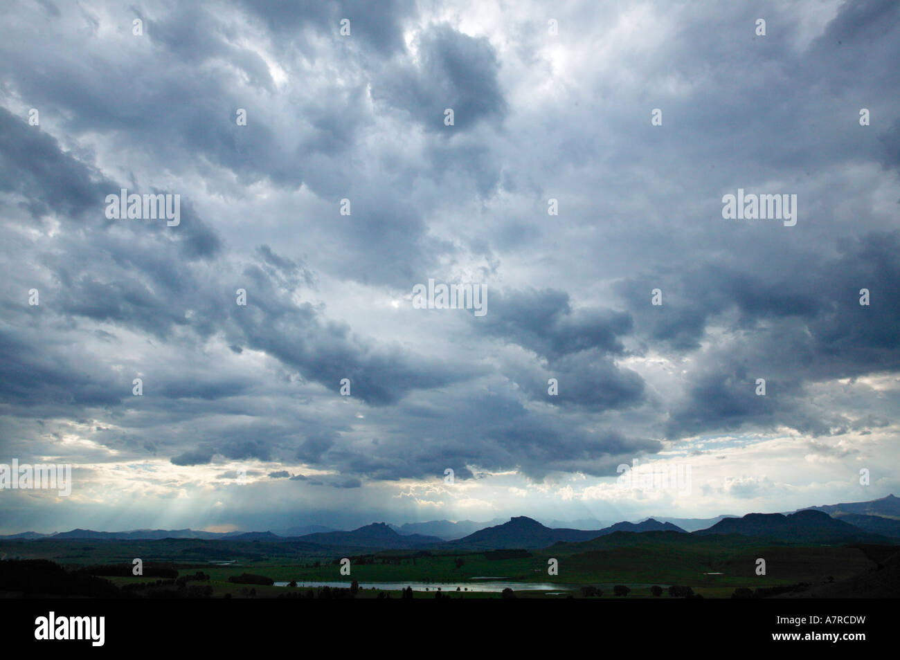 Regenwolken über der Drakensberge Underberg Kwazulu Natal-Südafrika Stockfoto