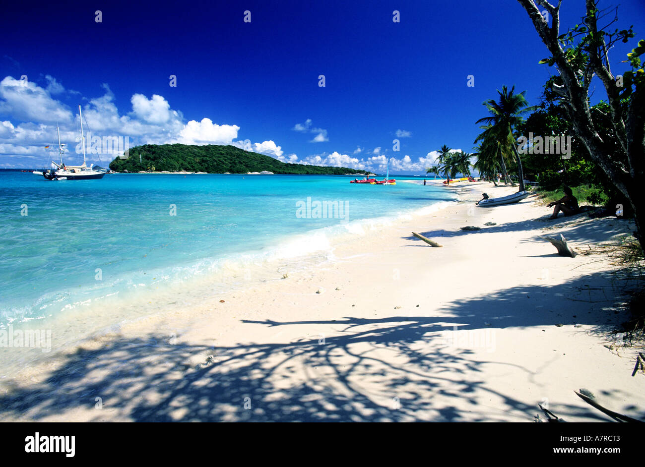 Karibik, St. Vincent und die Grenadinen, Tobago Cays Archipel, Strand einer der vielen 