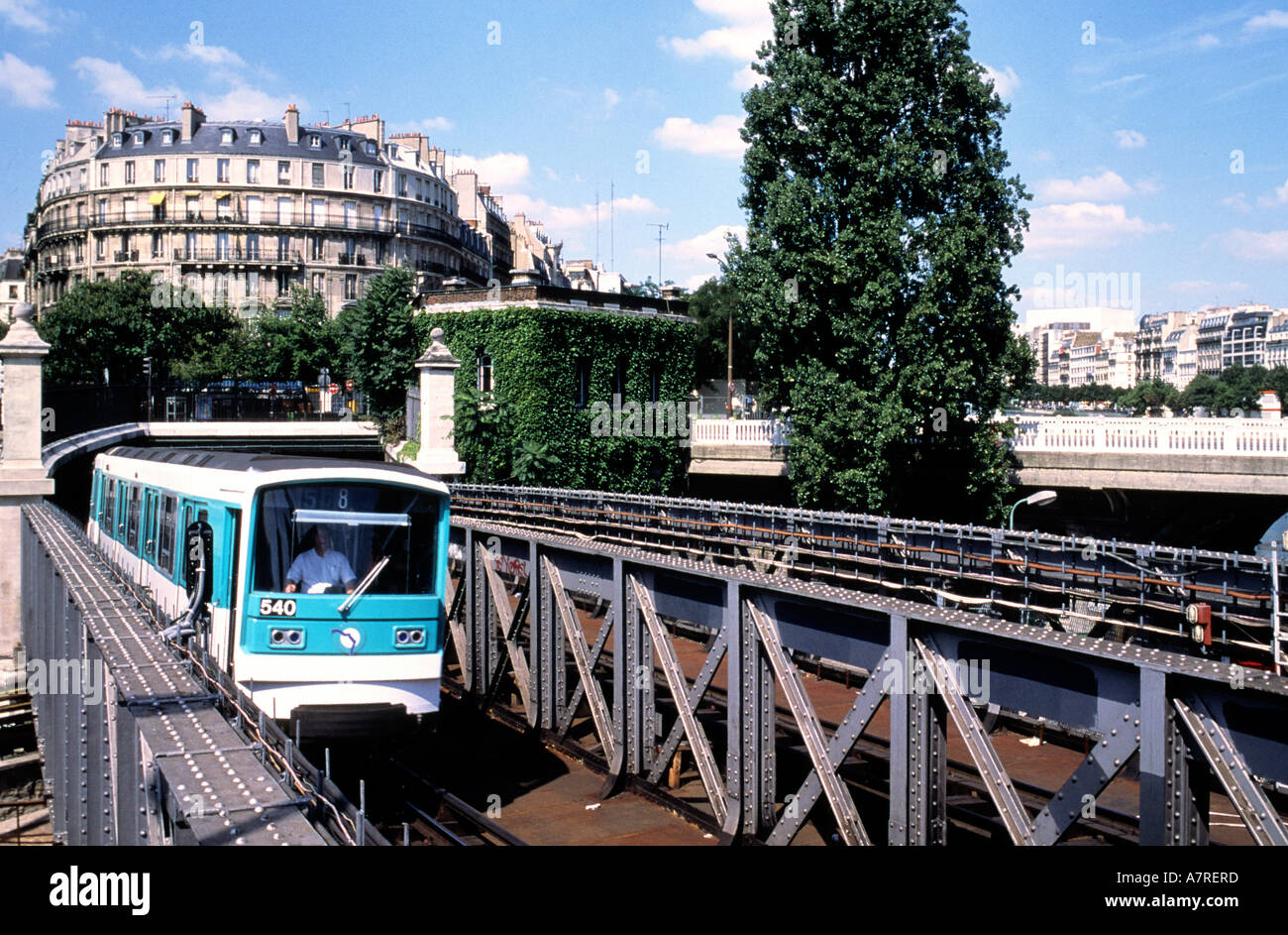 Frankreich, Paris, Metro direkt neben dem Stalingrad-Platz Stockfoto