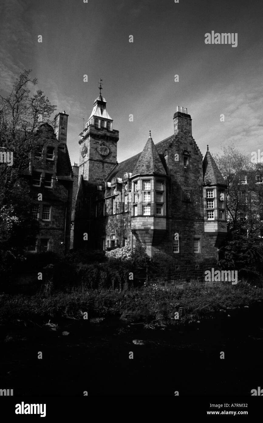 Auch vor Gericht in Edinburghs Dean Village auf der das Wasser von Leith Stockfoto