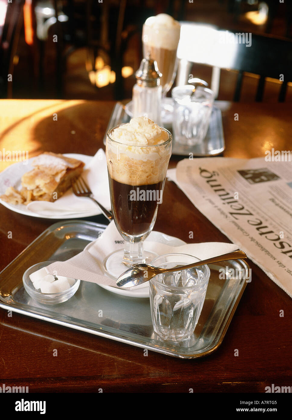 Österreich, Wien, Café Stern, Wiener Kaffee Stockfotografie - Alamy