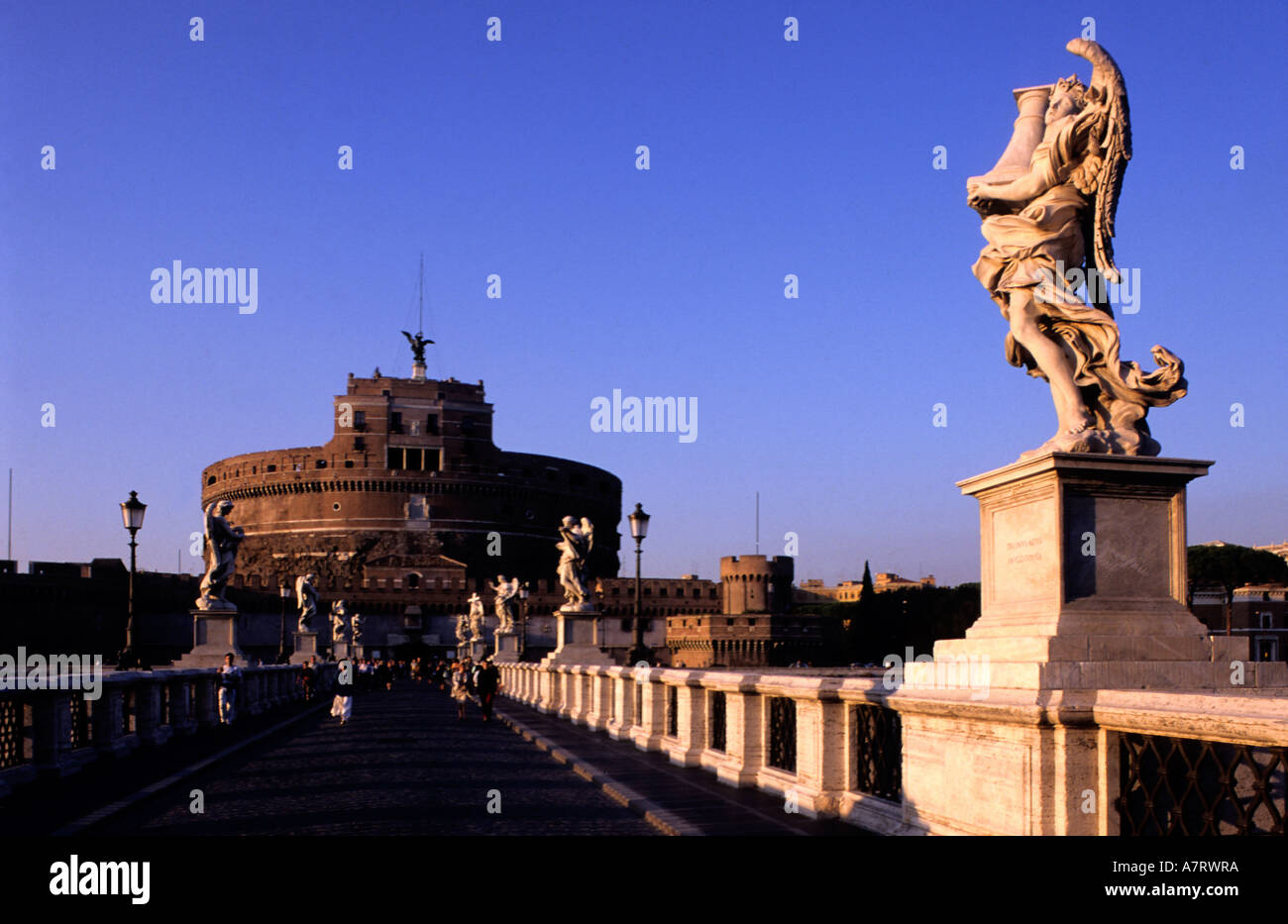 Italien, Latium, Rom, Schloss und Sant'Angelo Brücke über den Tiber, ein Engel von Bernini Stockfoto