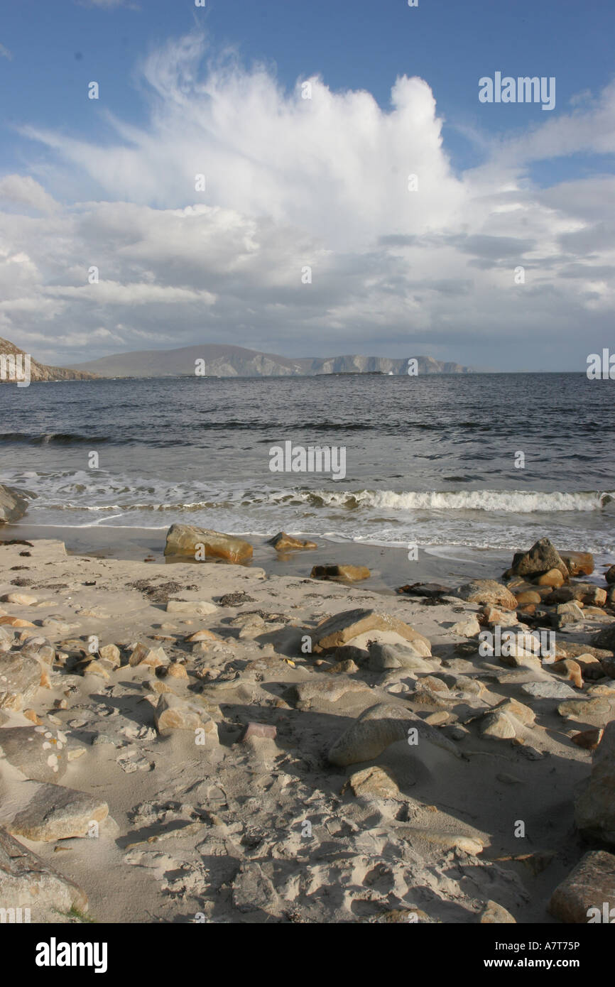 Felsformation an Küste, Achill Island, County Mayo, Irland Stockfoto