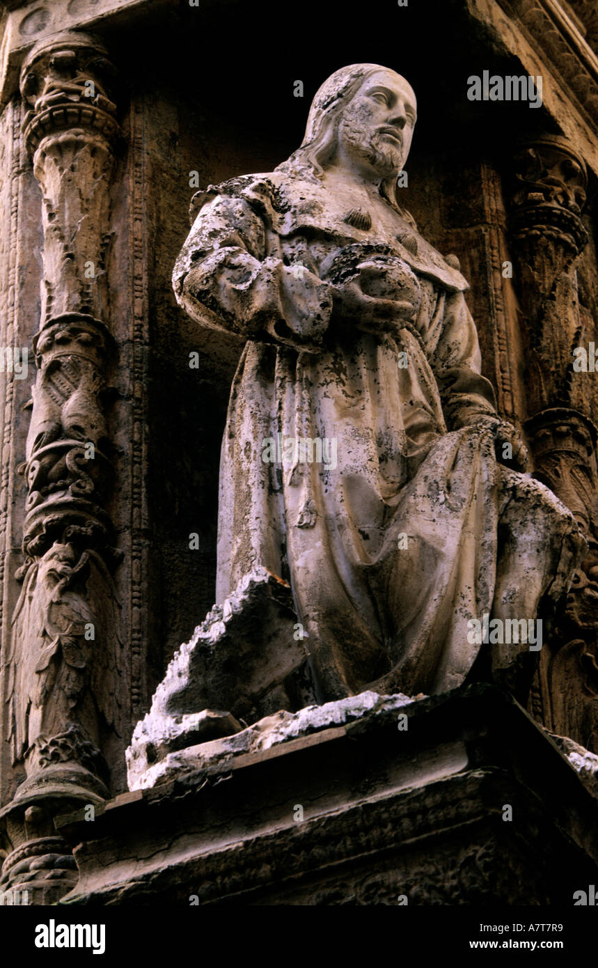 Frankreich, Herault, Pezenas, 19. Jahrhundert St. Rochus-Statue an der Ecke der Rue A.Sabatier Stockfoto