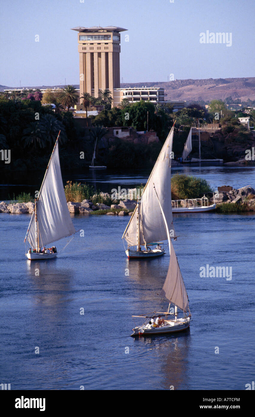 Segelschiffe in Fluss Assuan Ägypten Stockfoto