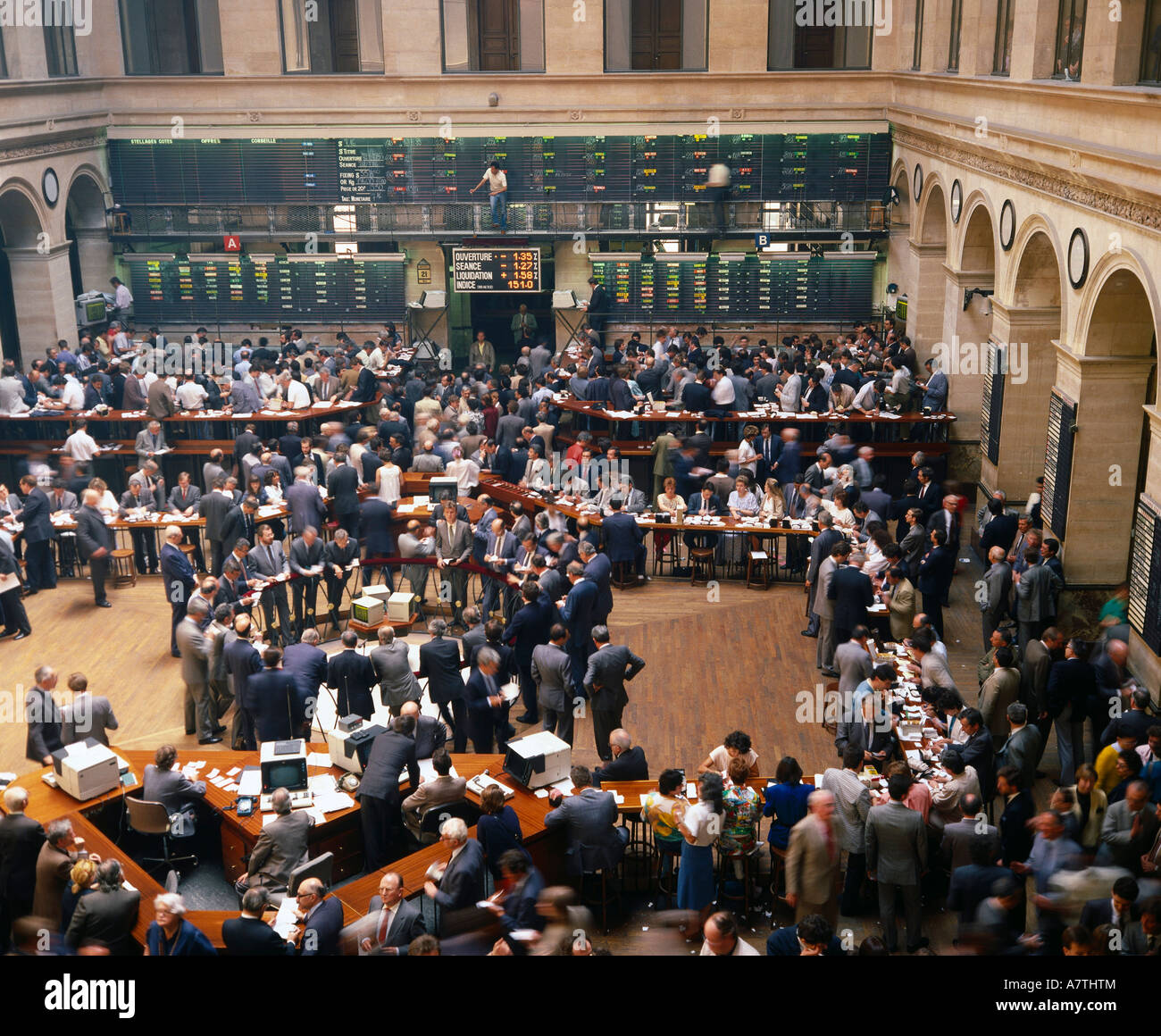 Innenräume der überfüllten Börse, Paris, Frankreich Stockfoto
