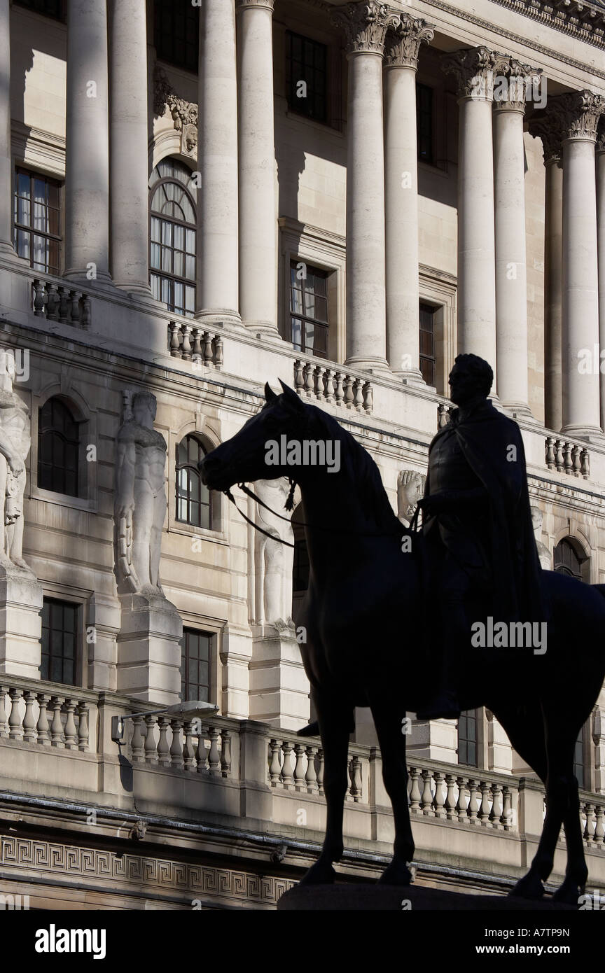 Die Statue des Herzogs von Wellington vor der Bank von England die Stadt London England UK NR Stockfoto