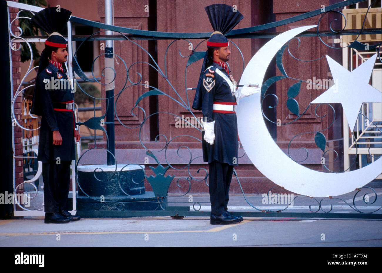 Zwei Soldaten der Armee während der Zeremonie in der Nähe von Tor Lahore Pakistan Stockfoto