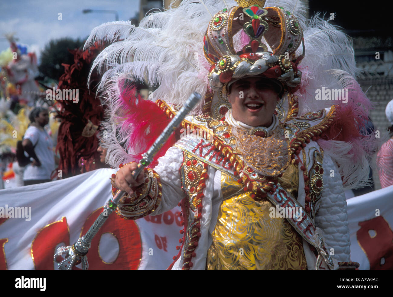 Bunte Kostüme bei der Notting hill Carnival London Vereinigtes Königreich Stockfoto