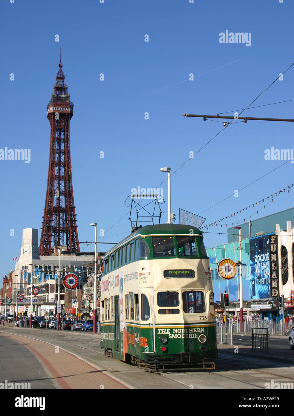 Blackpool Straßenbahn auf der Promenade in Blackpool Stockfoto