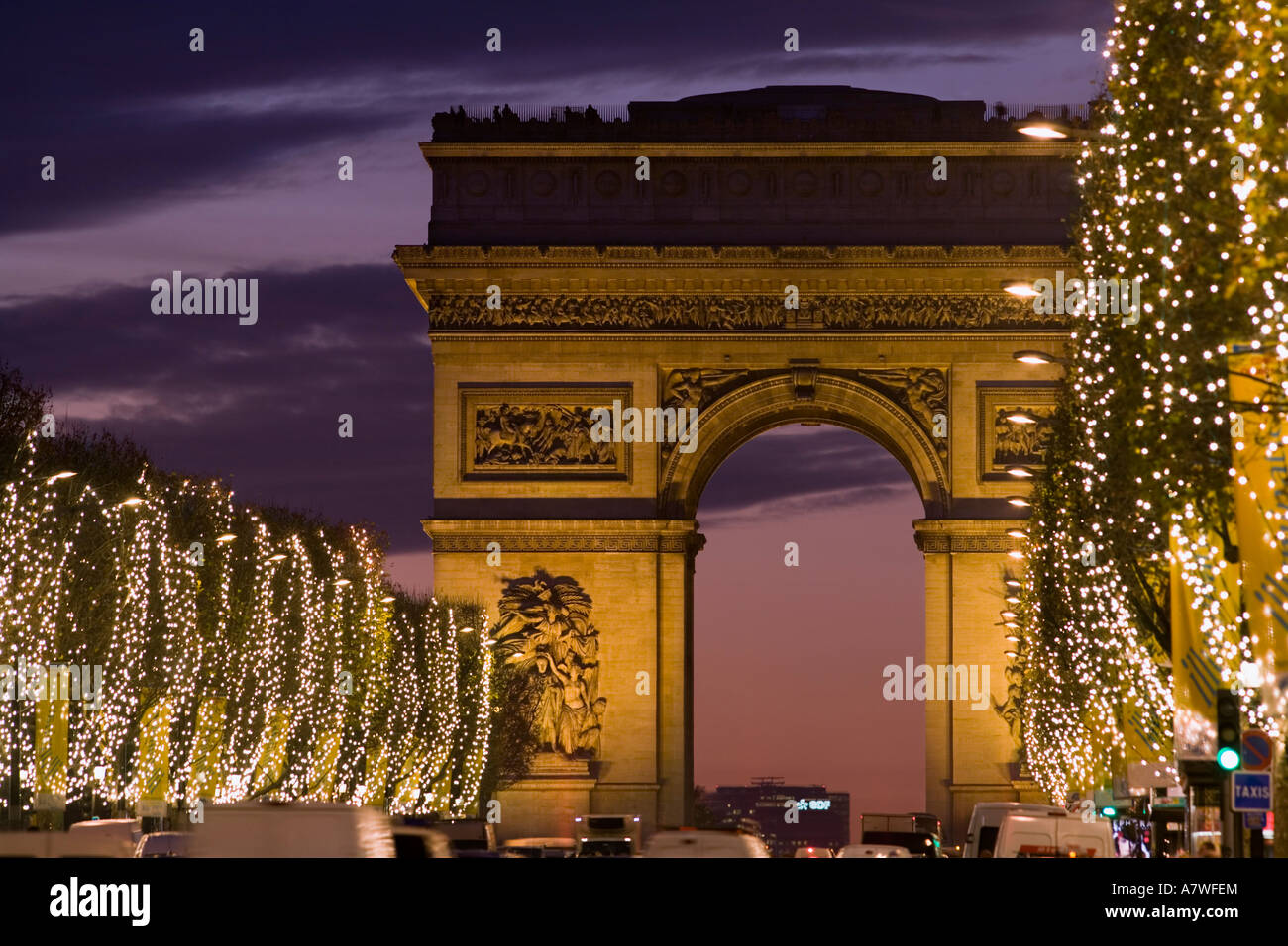 Weihnachtsbeleuchtung Champs Elysees Arc de Triomphe Bogen Triumph Paris Frankreich Stockfoto