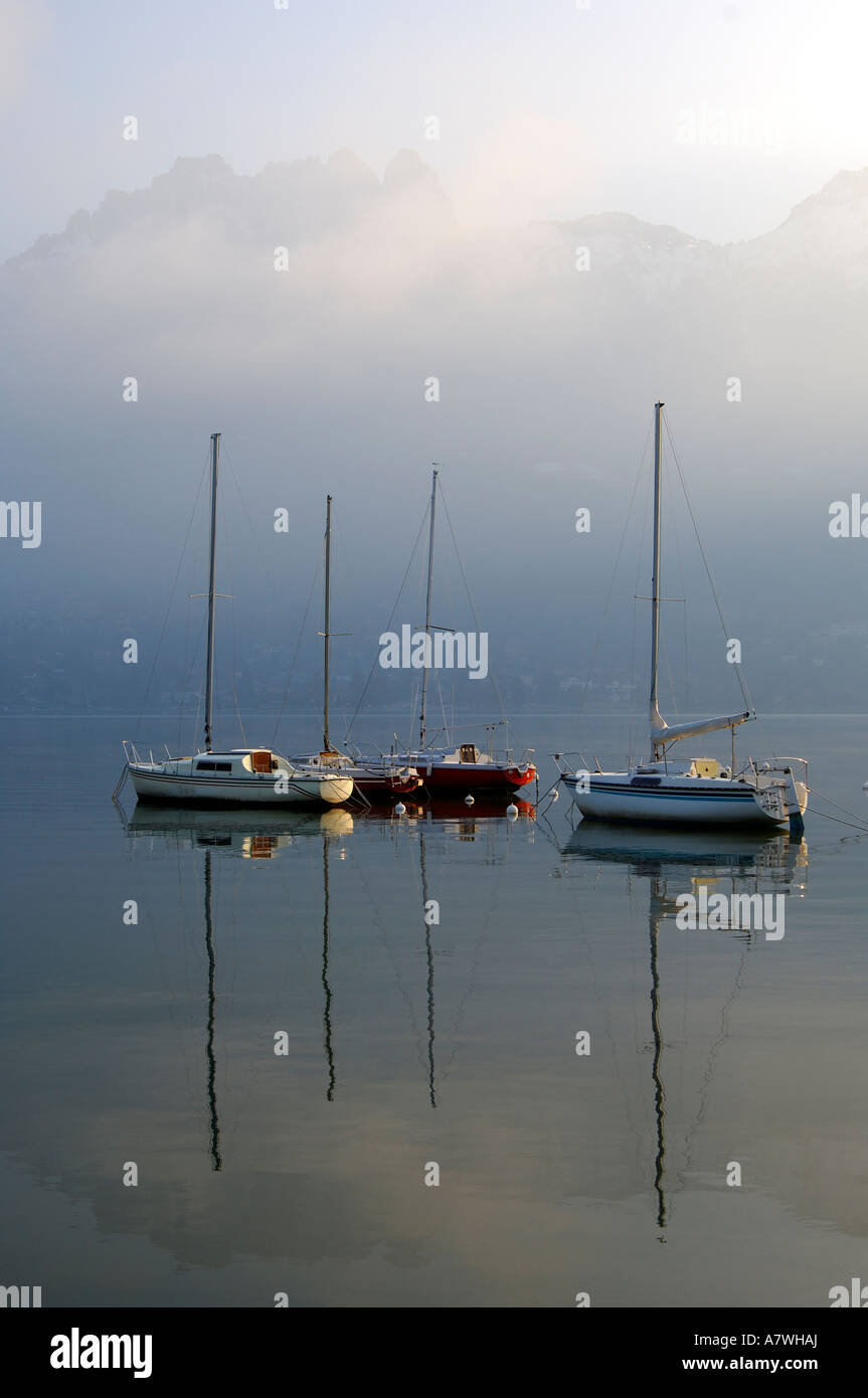Ankern auf See von Annecy, Lac d ' Annecy, Duingt, Haute-Savoie-Frankreich Stockfoto