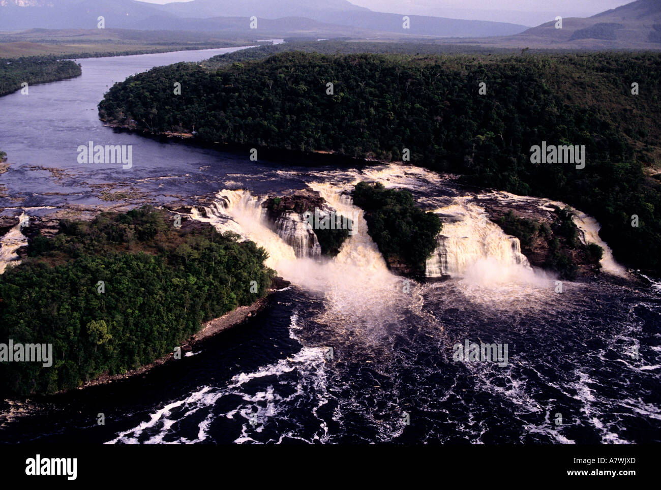 Venezuela, Guayana-Region, Wasserfall von Canaima (Luftbild) Stockfoto