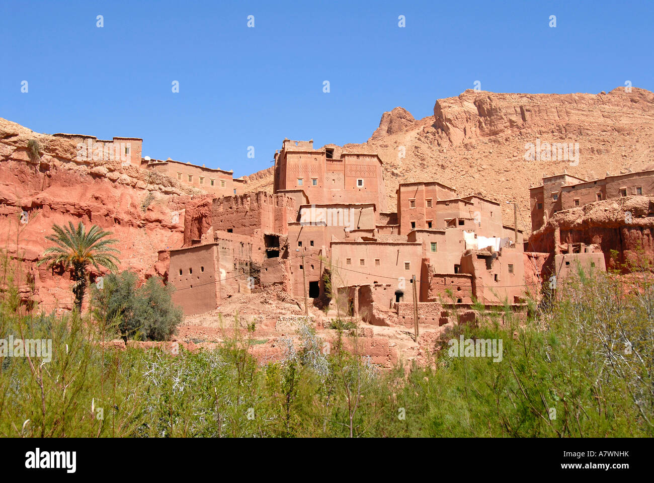 Dorf mit alten Häusern aus rötlichen Ton Ksar Kasbah Tourbist hohen Atlas Marokko Stockfoto