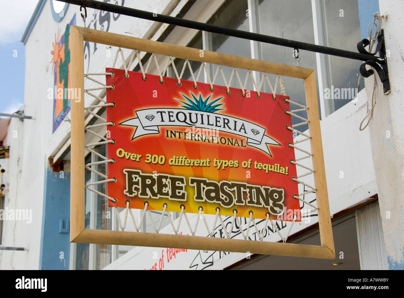 Cozumel Mexiko speichern Zeichen für 300 Arten von tequila Stockfoto