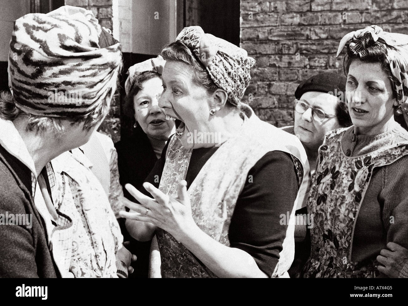 Film von 1963 British Lion mit Peggy Mount LADIES WHO DO Stockfoto