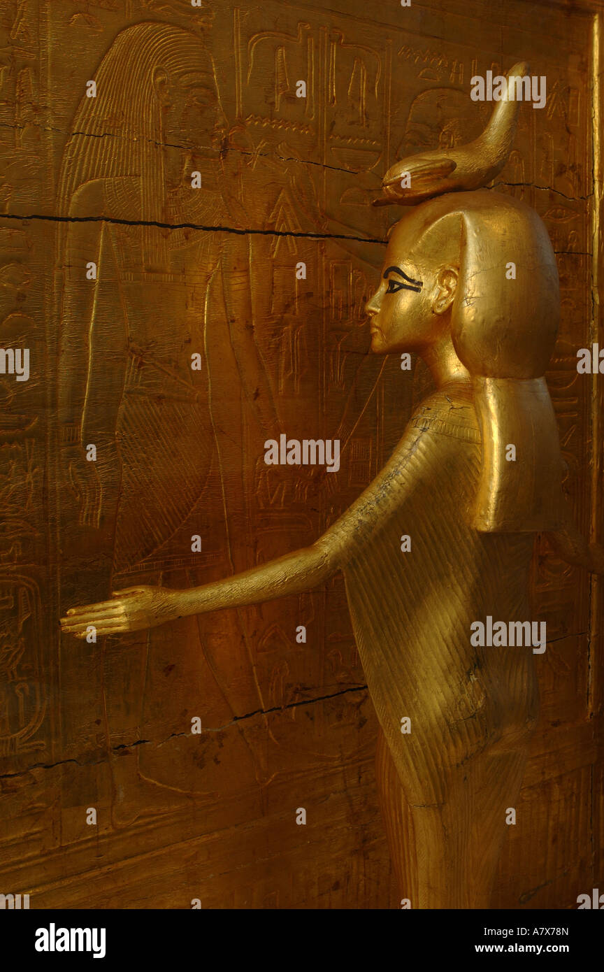 Ägypten, Kairo, Ägyptisches Museum, Göttin Selket, Tutanchamun gold canopic Schrein Stockfoto