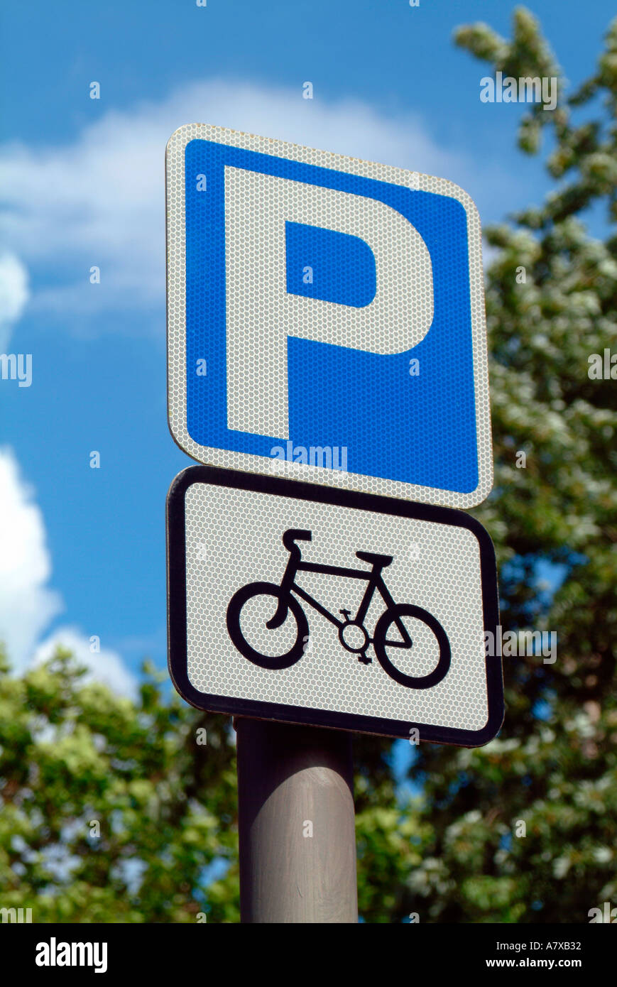 Zyklus Parkplatz Schild Stockfoto
