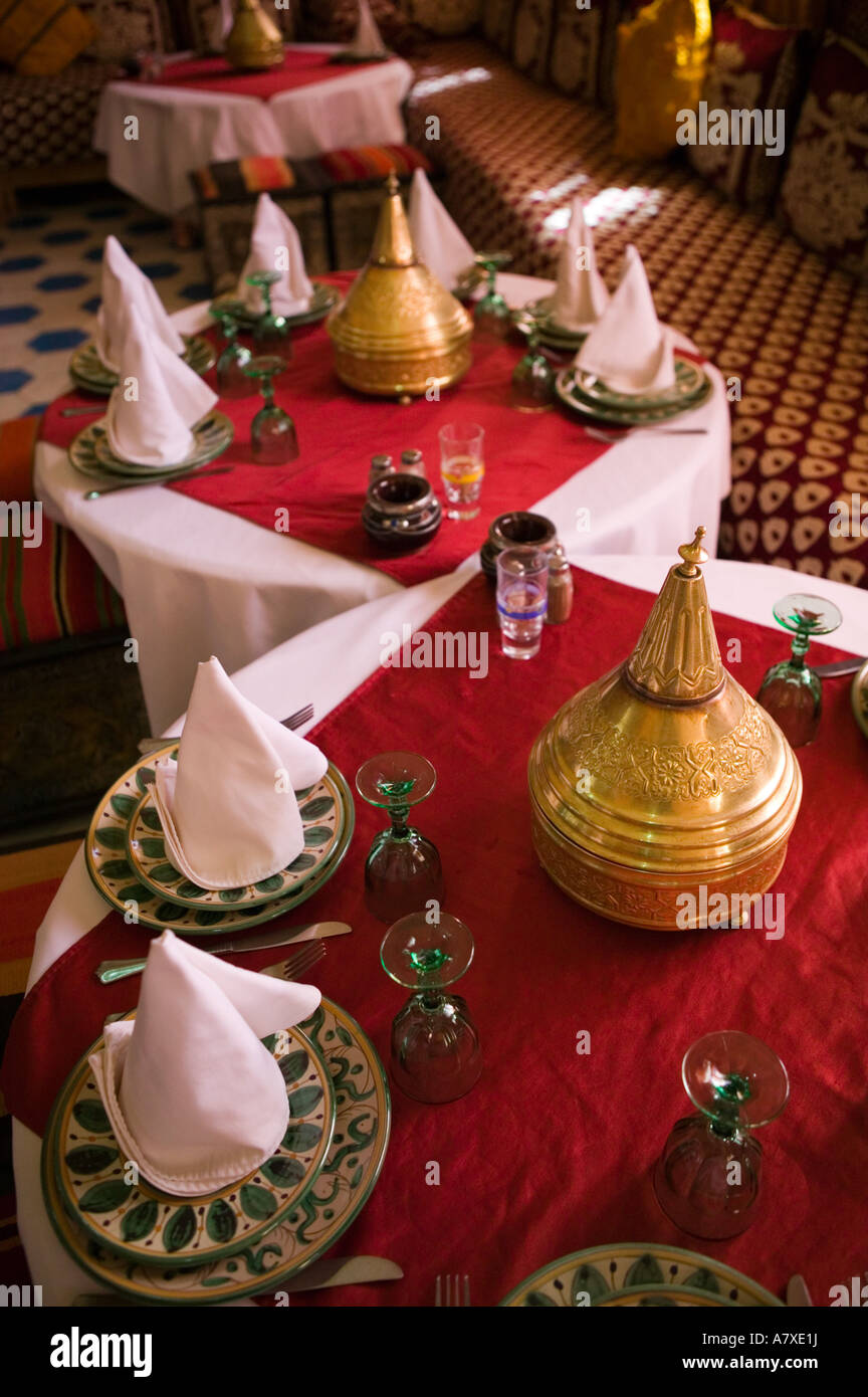 Marokko, Tafilalt, RISSANI: Hotel Kasbah Asmaa, marokkanische Restaurant-Interieur Stockfoto