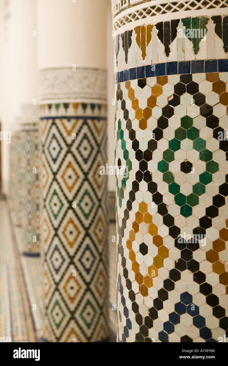 Marokko, Marrakesch: Musee de Marrakesch (untergebracht in einem restaurierten 19. Jahrhundert Riad: Dar Mnebbi) Spalten Stockfoto