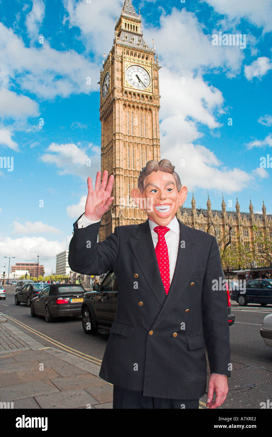 Mann in der Maske von Tony Blair und Big Ben in London UK Stockfoto