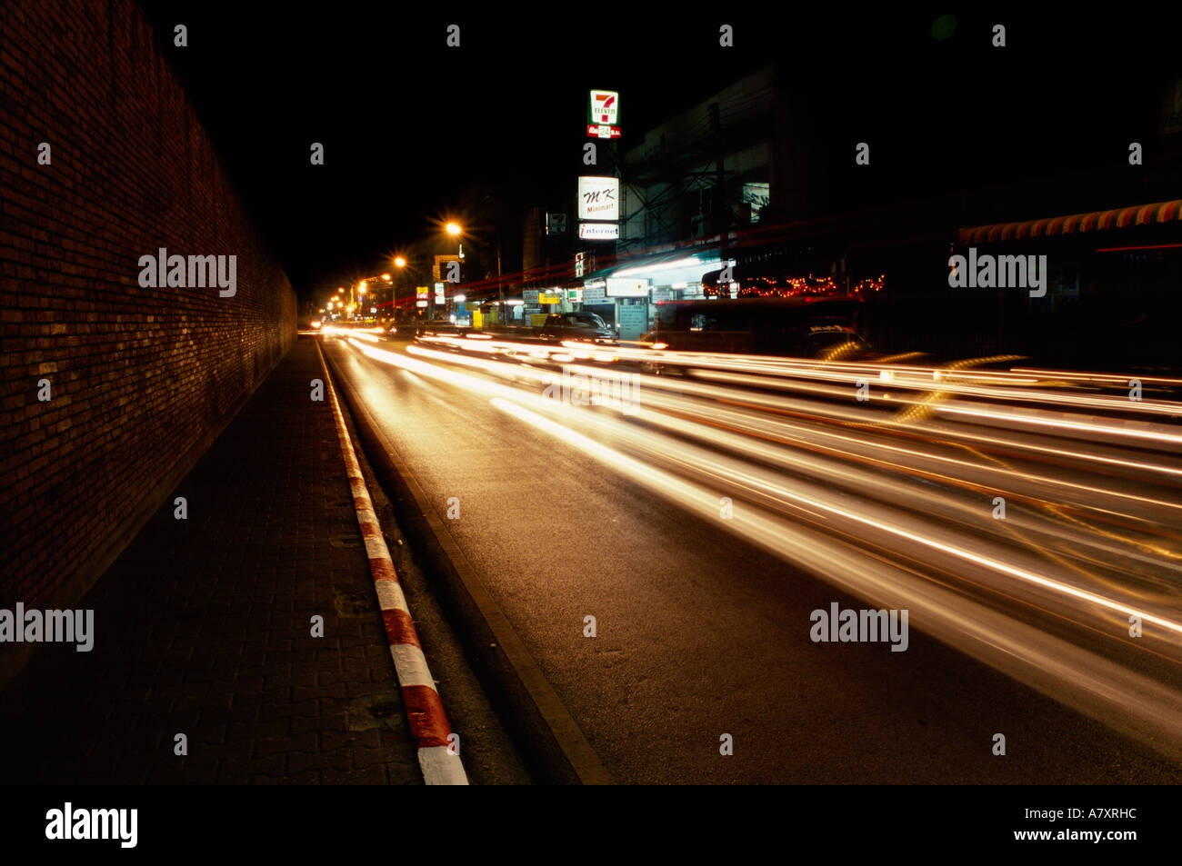 Mond Muang Straße und Innenwand an Ta Phae Gate, Chiang Mai, Thailand Stockfoto