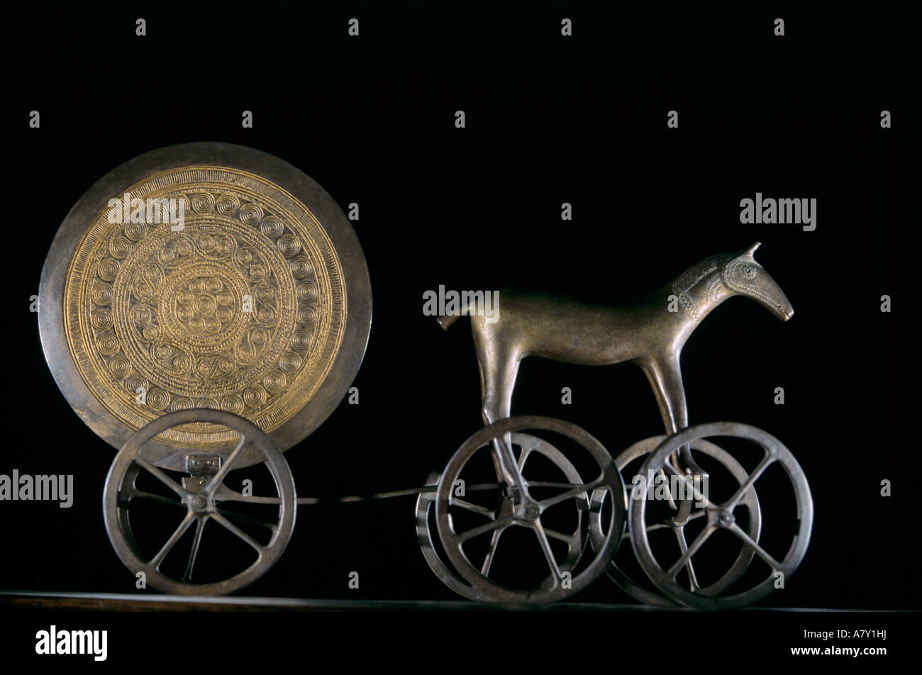 Deutschland, Himmelsscheibe mit Wagen und Pferd Replik, Bronzezeit Stockfoto