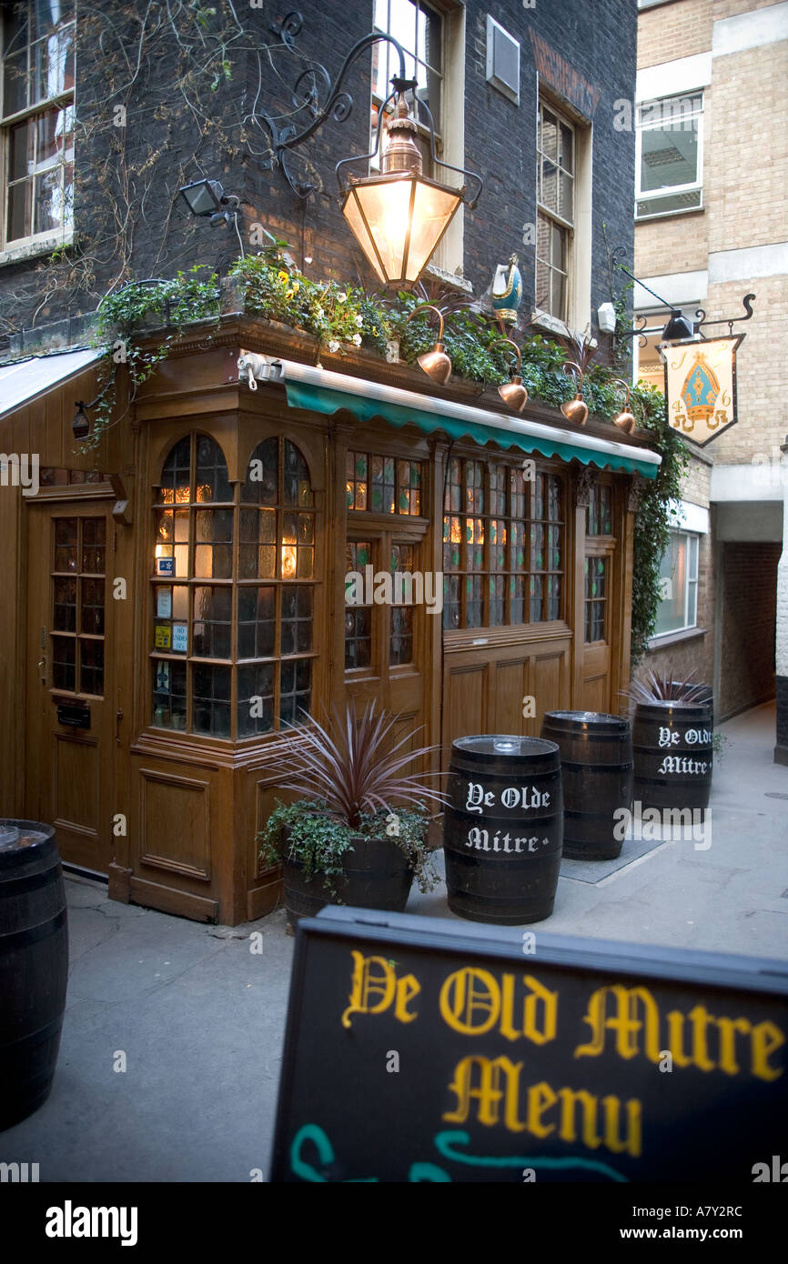 Ihr alten Mitre Tavern Hatton Garden London England UK Stockfoto