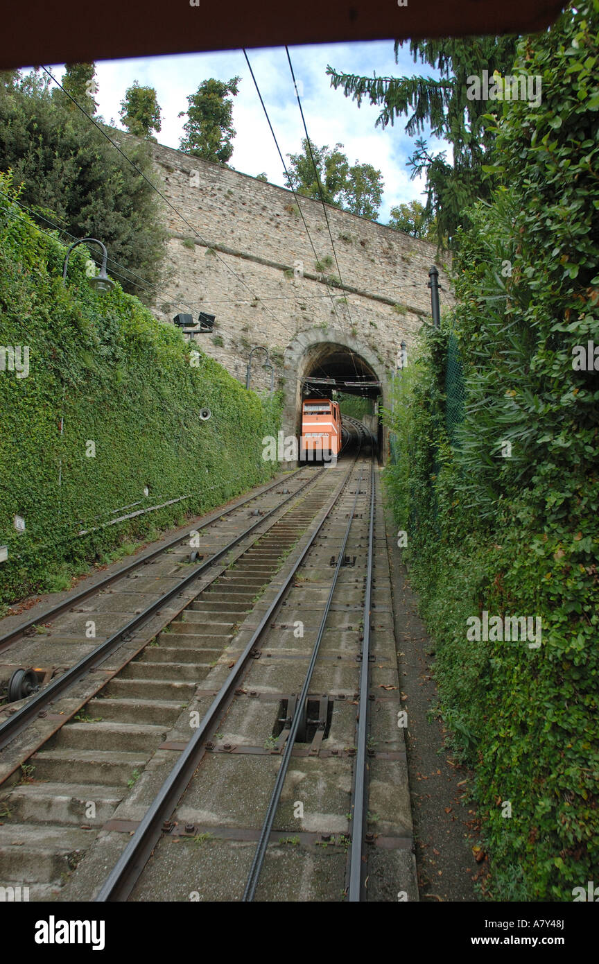 Italien, Bergamo, Seilbahn bis zur mittelalterlichen Stadt Hügel Stockfoto