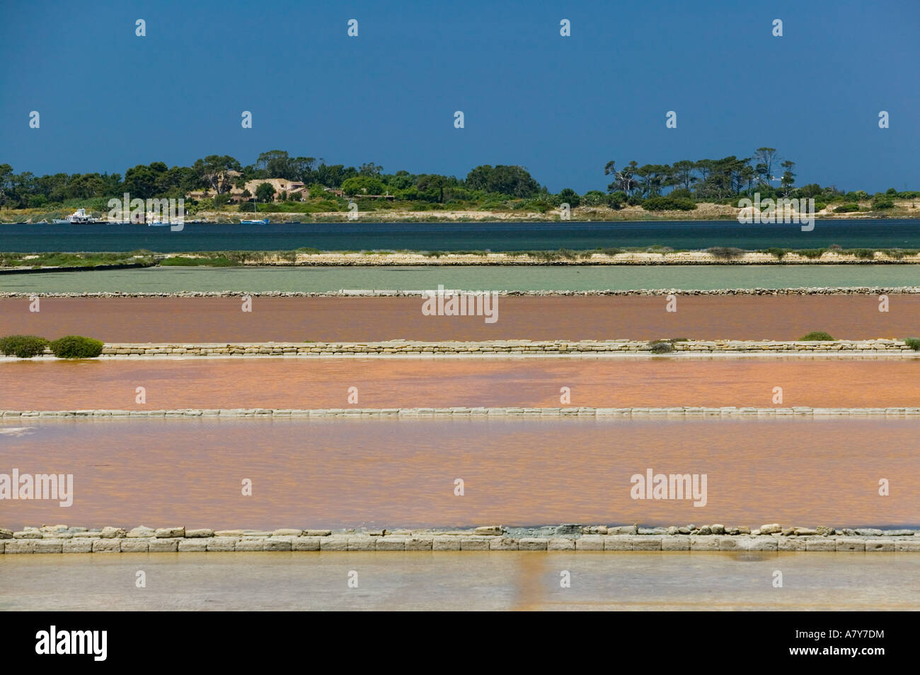 Italien, Sizilien, Mozia. Salinen in der Nähe von Mozia Insel alte Salz Produktionsfläche Stockfoto