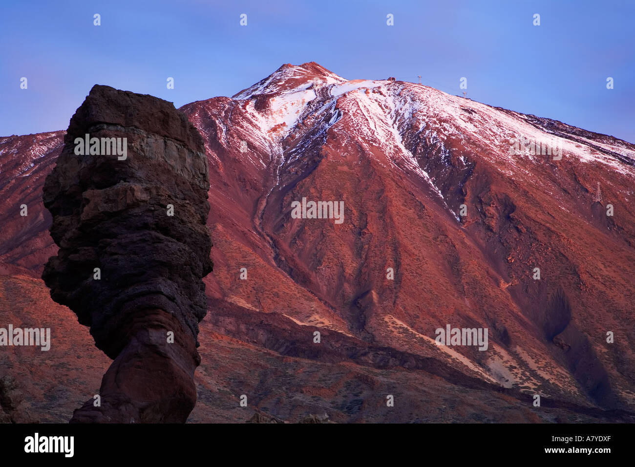 Roque Cinchado und den Teide vor dem Morgengrauen in Parque Nacional del Teide Teneriffa Spanien Stockfoto