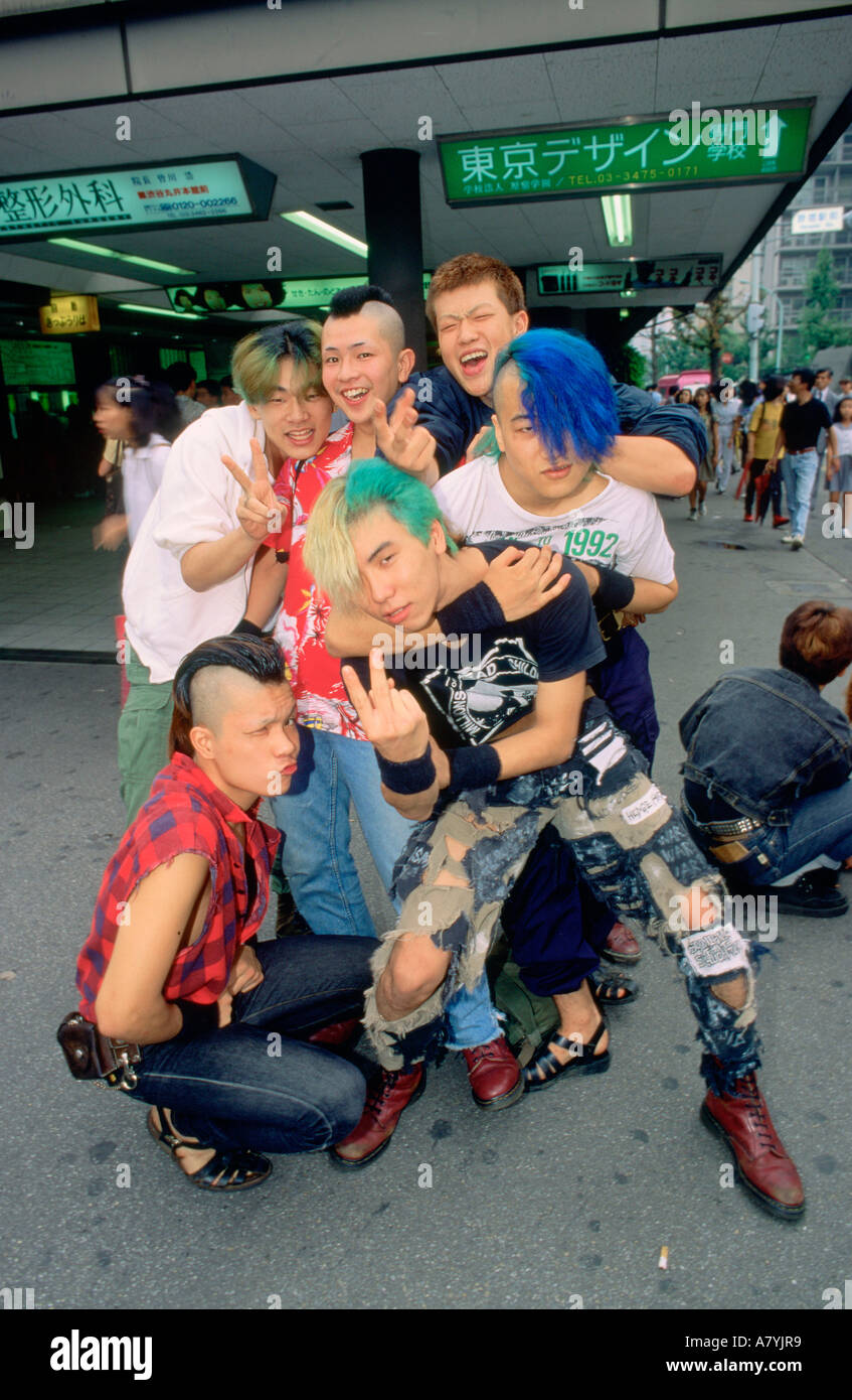 Japan, Insel Honshu, Kanto-Region, Stadt Tokio, Harajuku District, Punks vor einer u-Bahnstation Stockfoto