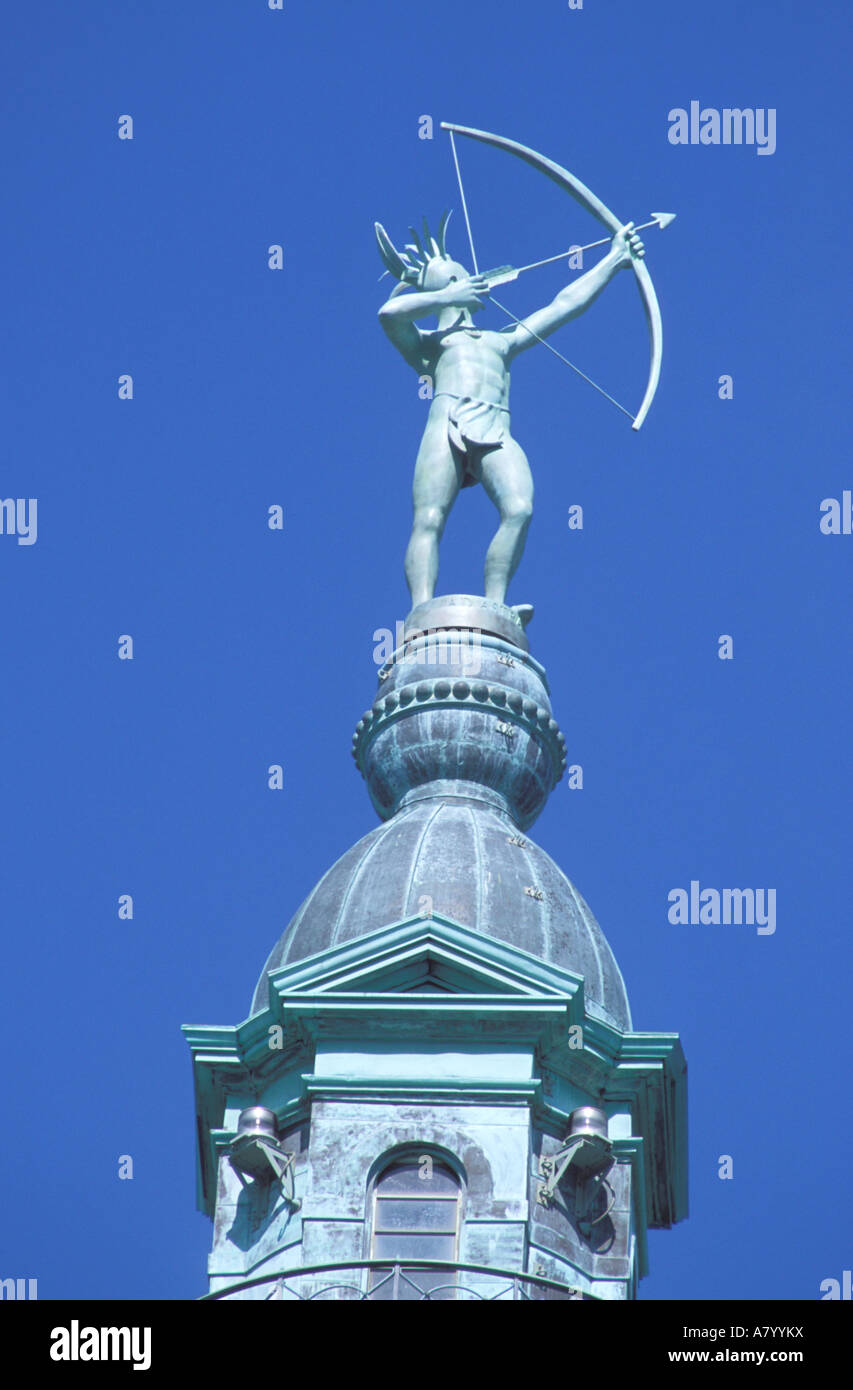 Nordamerika, USA, Kansas, Topeka. Zustand-Kapitol. Indische Statue Spitze der Kuppel. Stockfoto