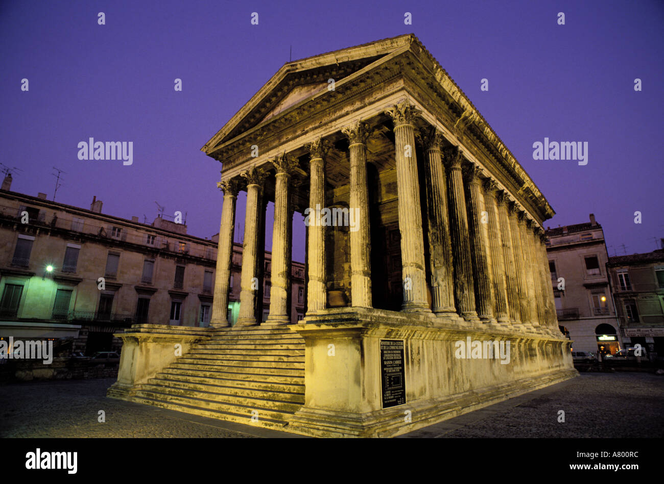 Frankreich, Gard, Nîmes, Maison Carree, antiken römischen Tempel aus dem 1. Jh. vor JC, Contemporary Arts Museum Stockfoto