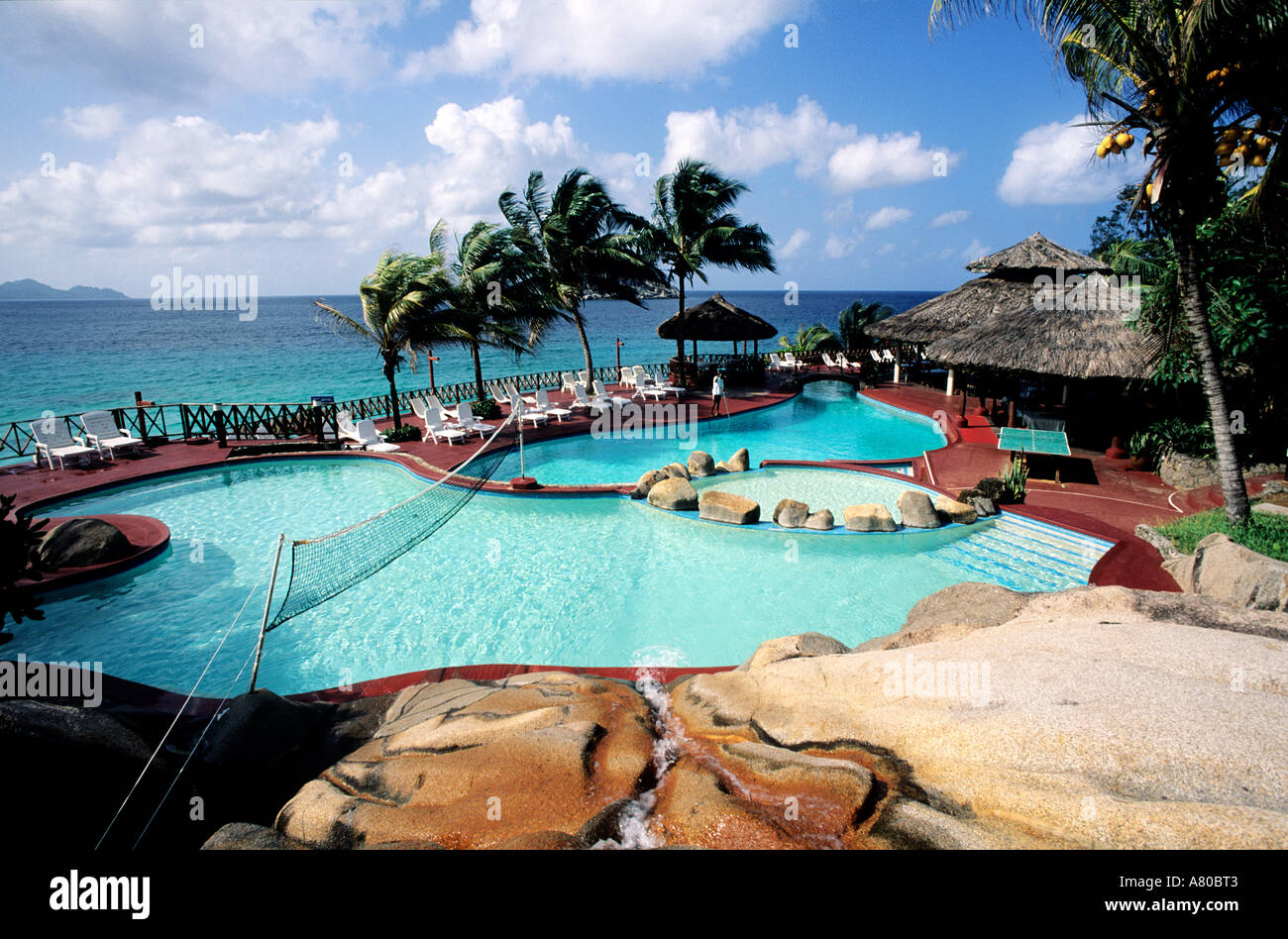 Seychellen, Insel Mahe, Äquator Swimmingpool des Hotels Stockfoto