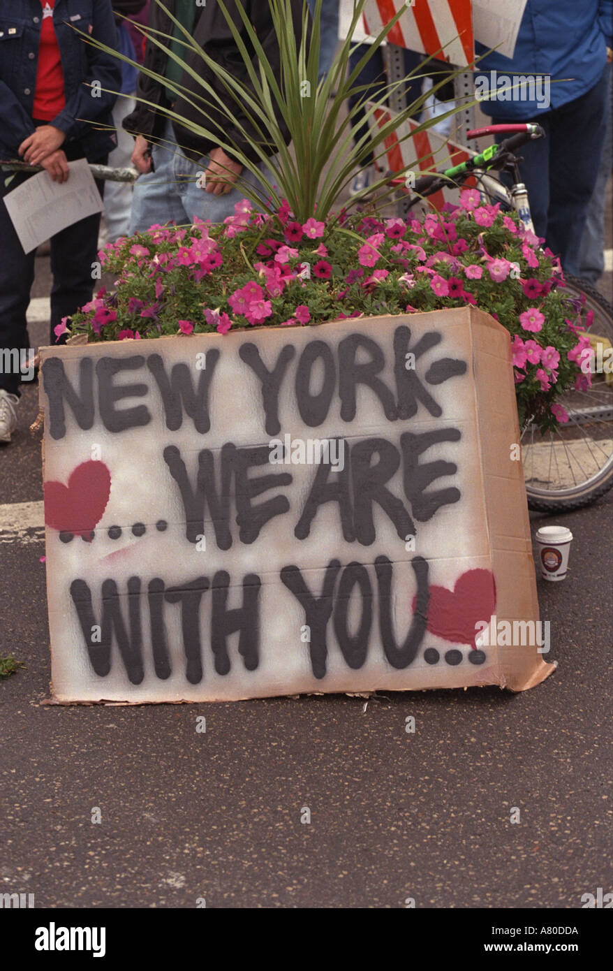 New York wir sind mit Ihnen Schild am Opfer 9/11 Minnesota erinnert sich Trauerfeier State Capitol. St Paul Minnesota MN USA Stockfoto