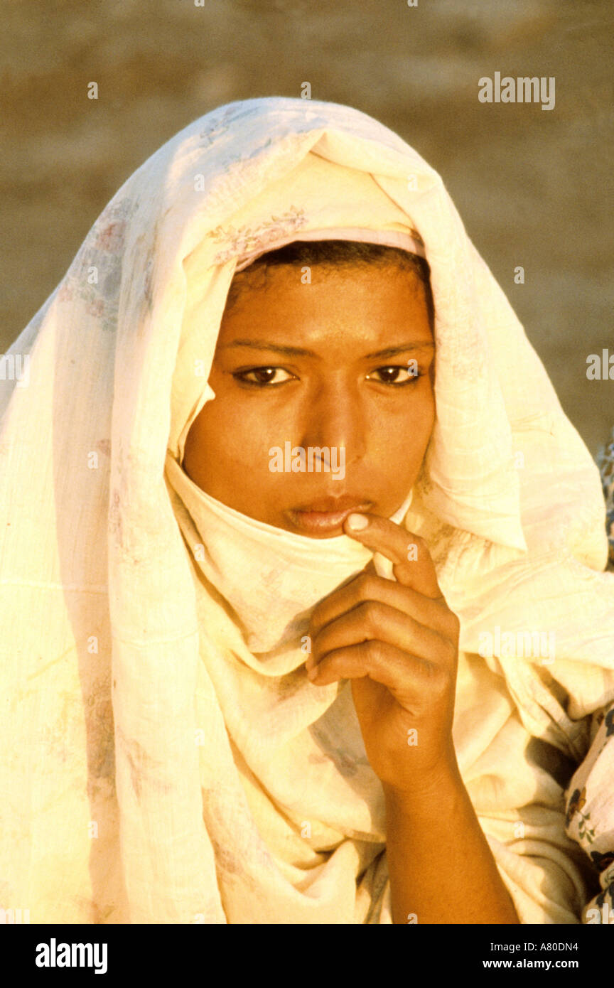 Algerien, verschleierte Frau Stockfoto