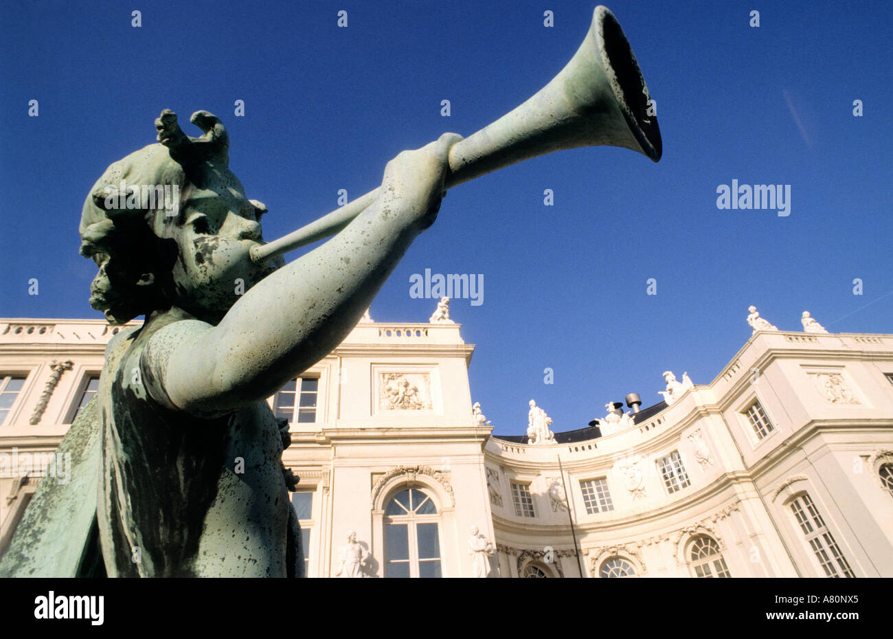 Belgien, Brüssel, eine Skulptur vor der königlichen Bibliothek Stockfoto