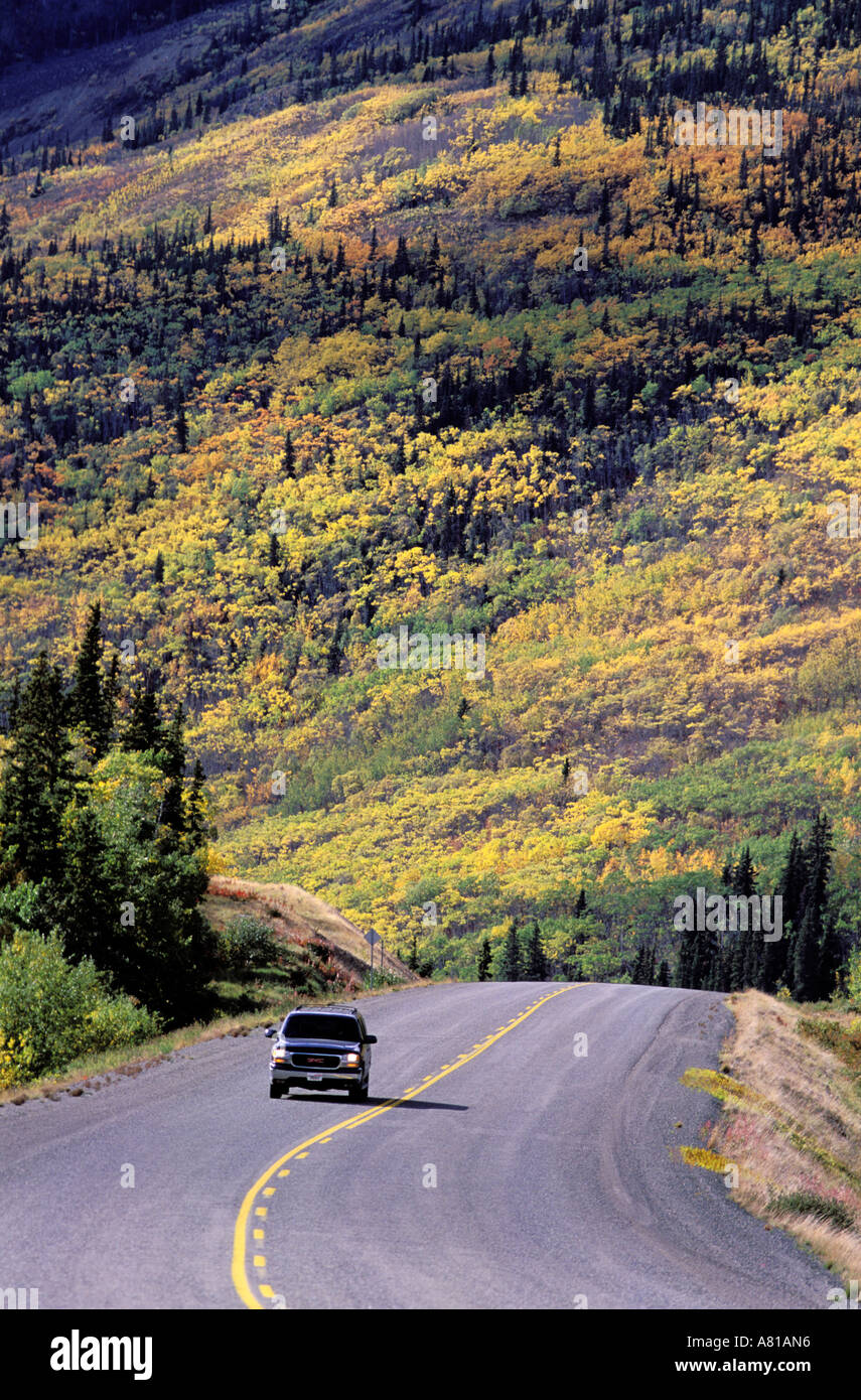 Kanada, Yukon, Alaska Highway kreuzt Yukon Stockfoto