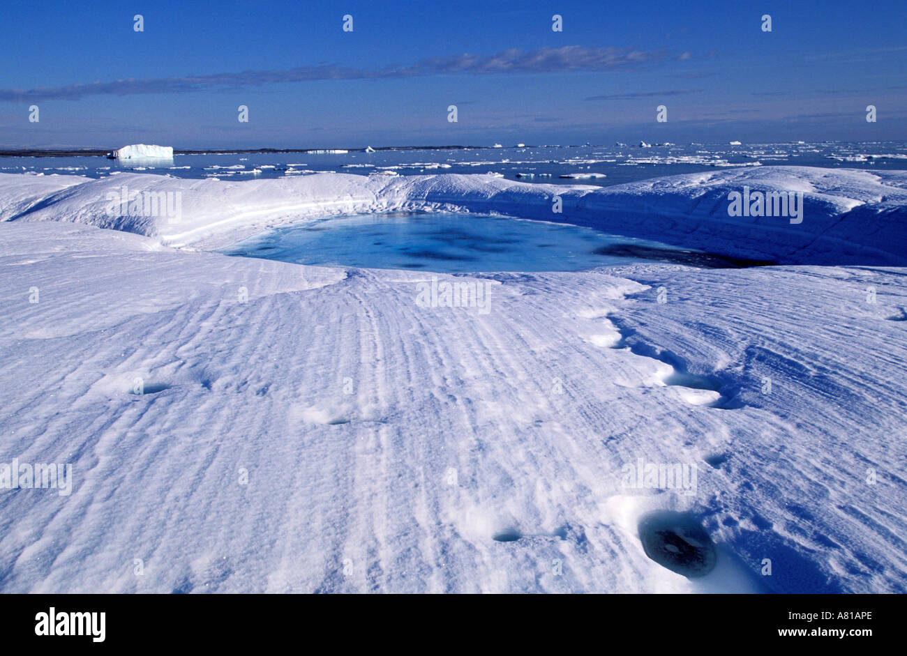 Kanada, Nunavut, einem Eisberg in Lancaster Soun aus Devon Island von oben gesehen Stockfoto