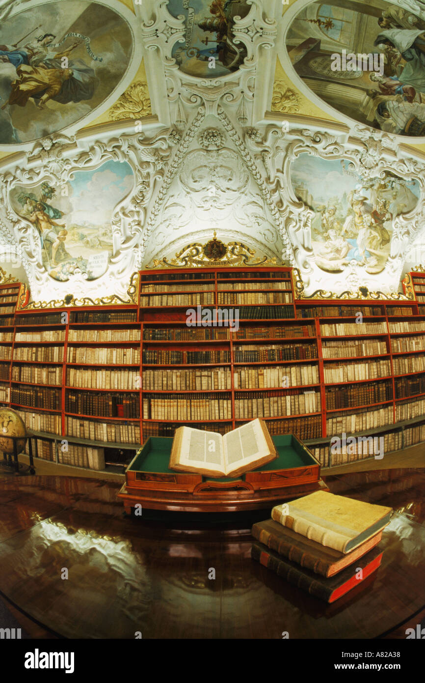 Theologische Saal in Strahov Bibliothek im Kloster Strahov in Prag, Tschechische Republik Stockfoto