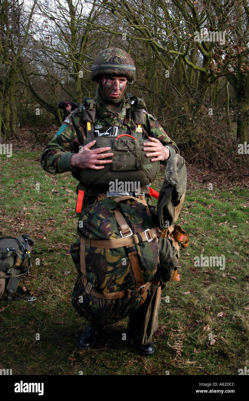 Irak Krieg Vorbereitungen, Colchester-Kaserne, England. 2003 3 Abs. 16 Air Assault Brigade zeigen Sie ihre Kit. Stockfoto