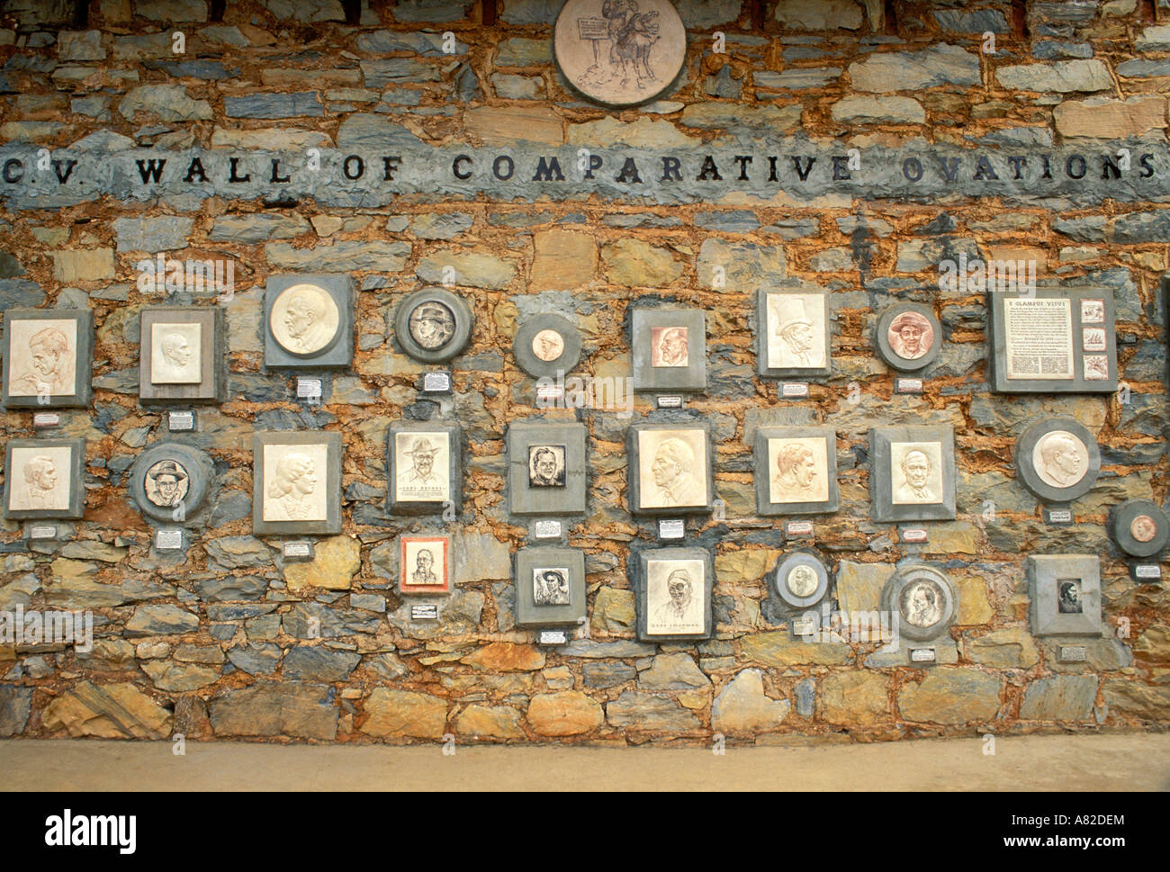 Gedenktafeln an der Wand des vergleichenden Ovationen im Old Timer Museum in Murphys Gold Country Highway 49 Kalifornien Stockfoto