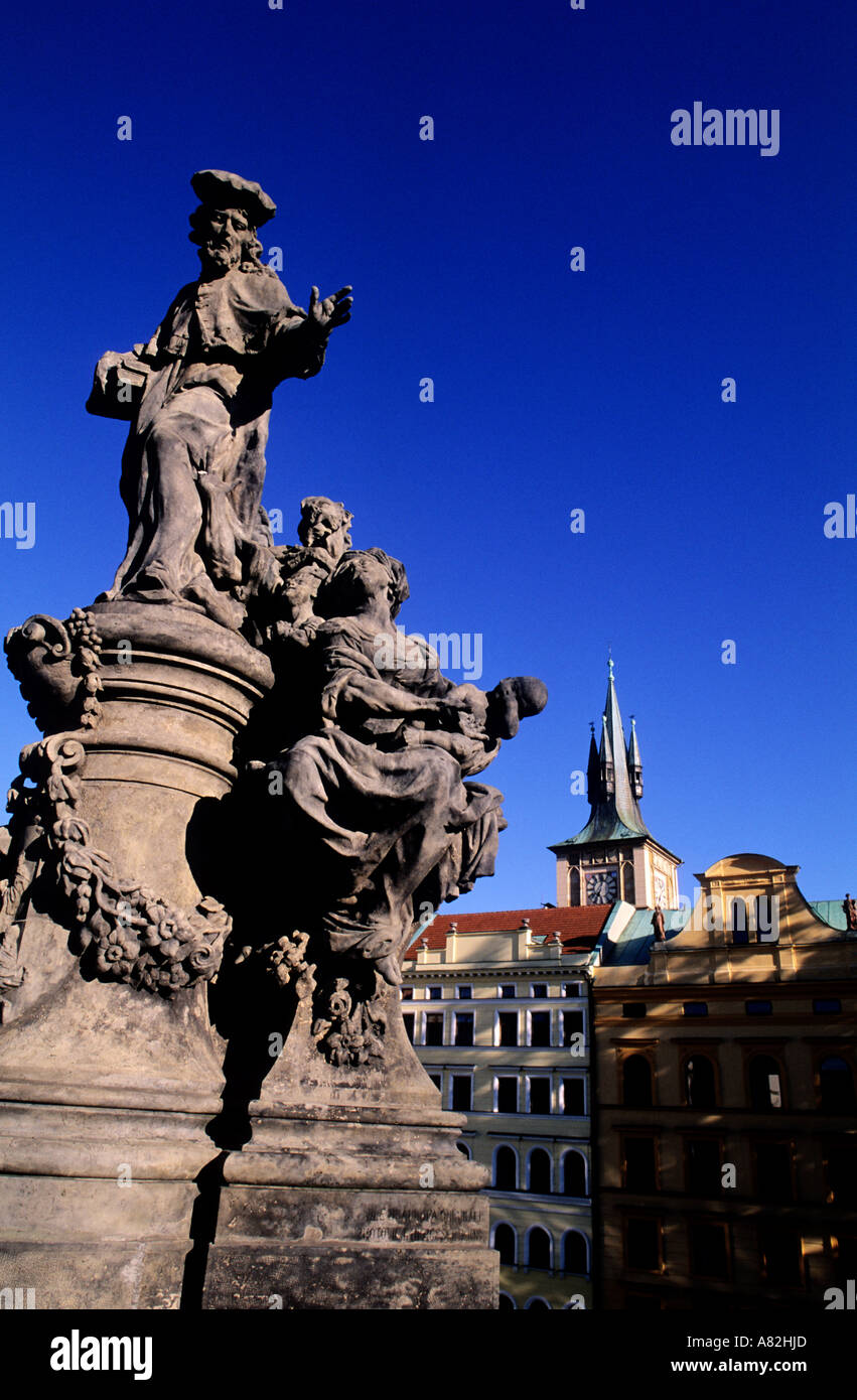 Tschechien, Prag, Statue auf der Karlsbrücke Stockfoto